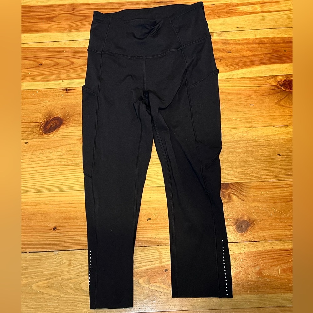 Lululemom black capri size 4 like new